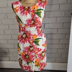 Floral dress with pockets, back zipper and slit